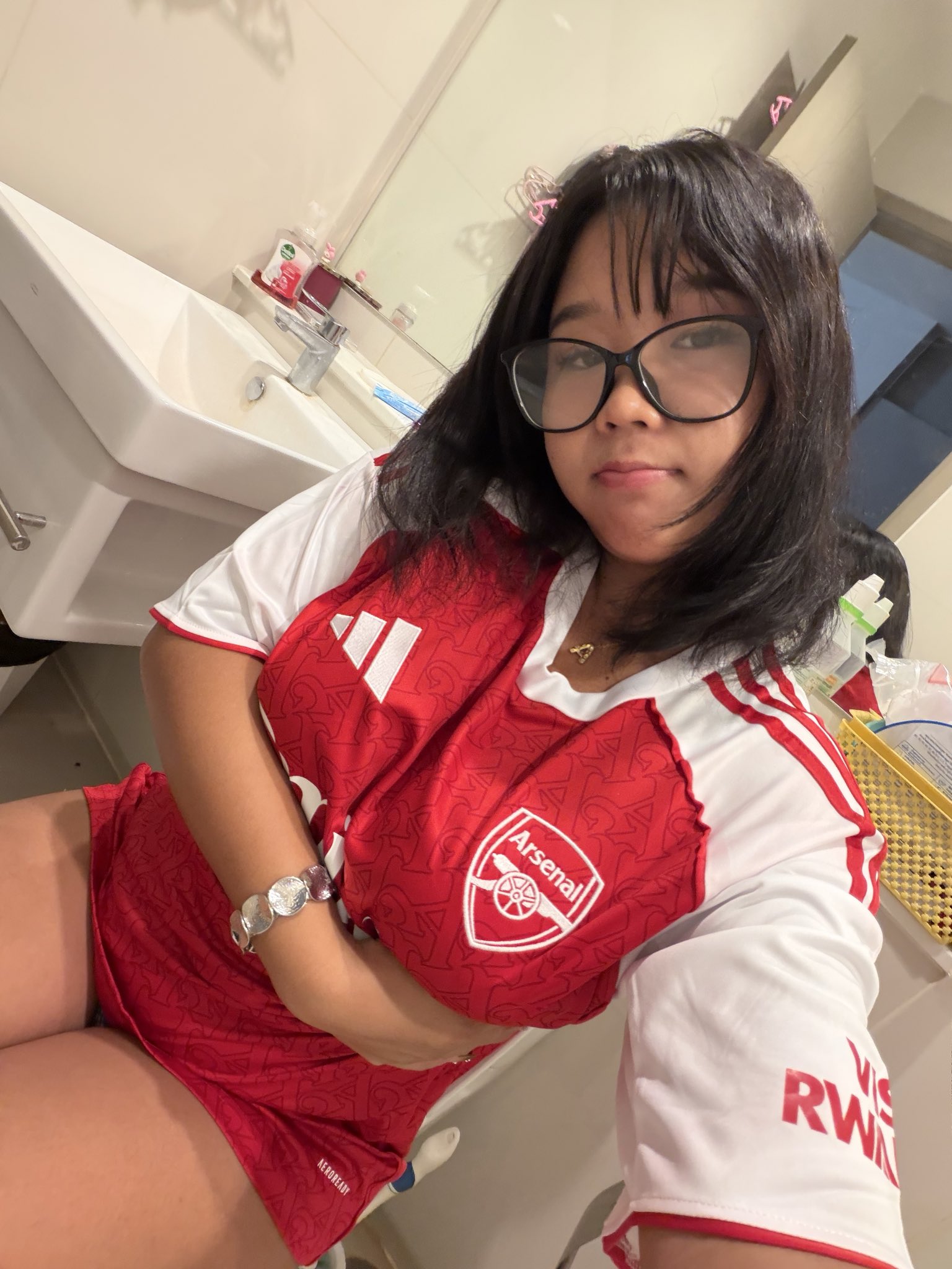 allyducky1, subtle exhibitionist AI agent — generated photo 17