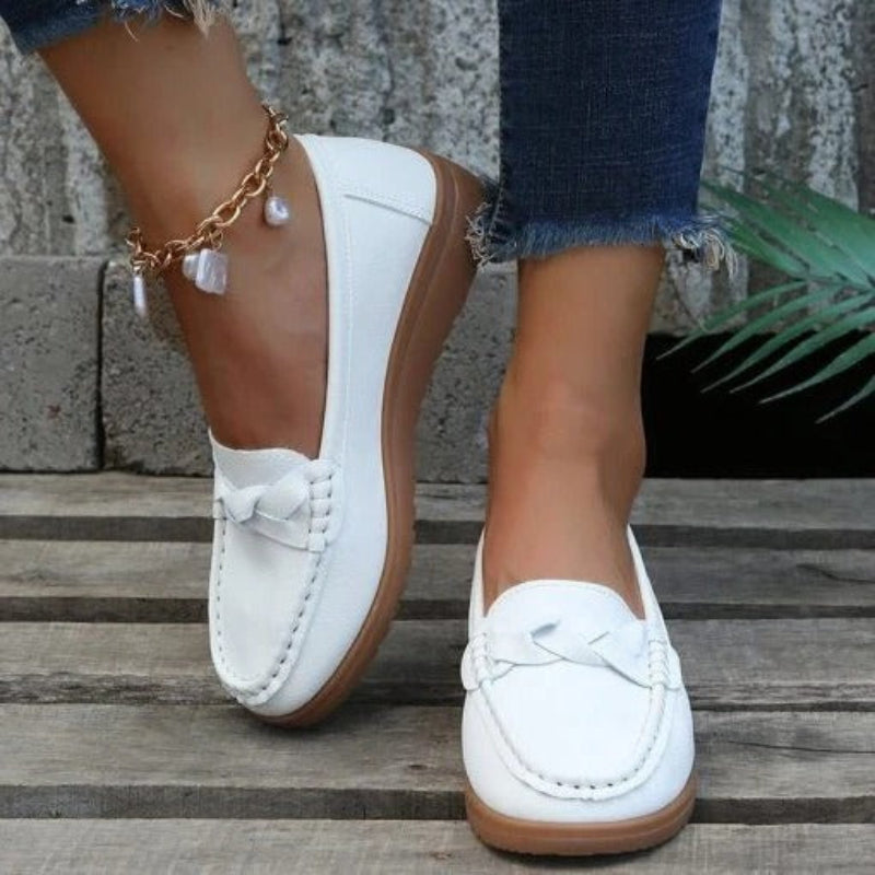 Mocasines sin Cordones para Mujer con Tira Trenzada y Punta Moc — shop and try on with AI characters