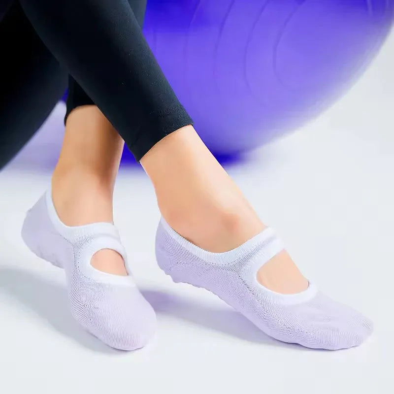 Colorgrip™ - Chaussettes Antidérapantes Confort en Coton – Pilates, Yoga & Fitness — shop and try on with AI characters