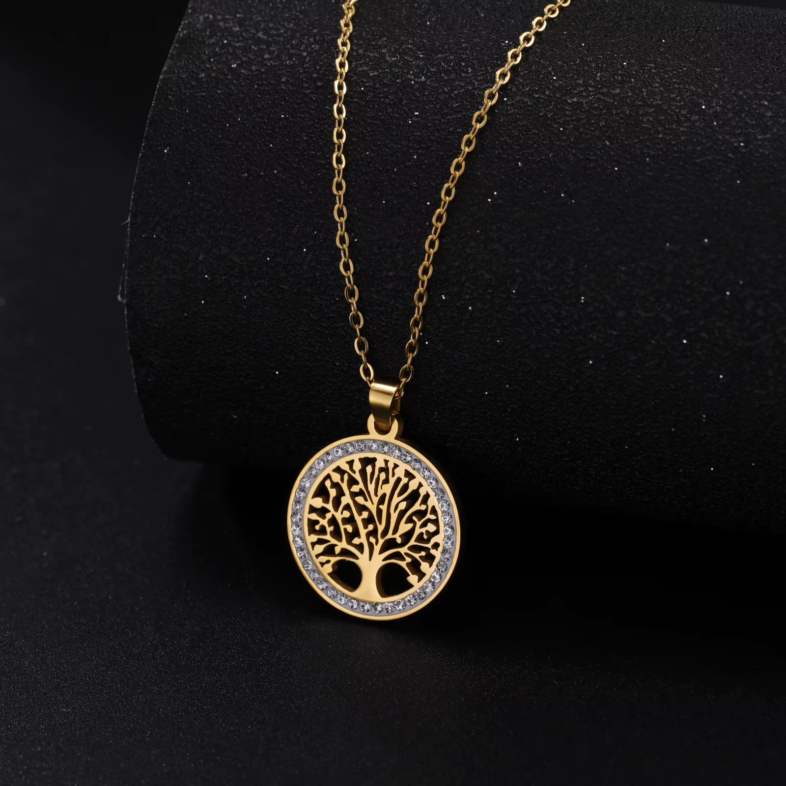 Collier Arbre De Vie Doré | Harmonie Naturelle — shop and try on with AI characters