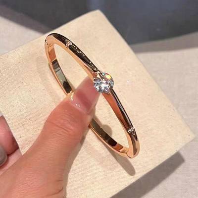 Vintage Gold Sparkling Diamond Bangle