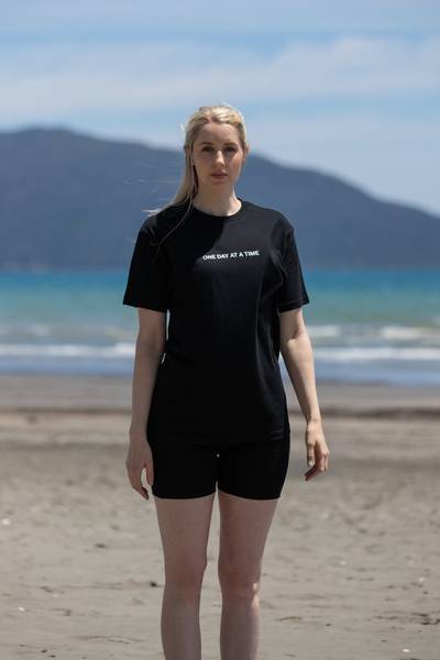 TIMELESS TEE